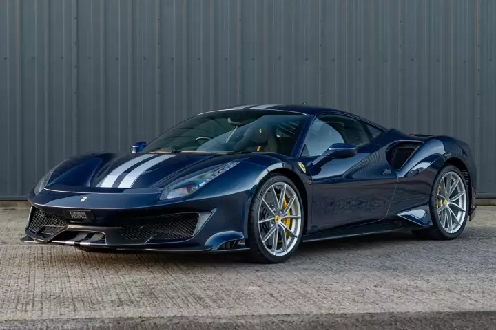 Ferrari 488 Pista painted in Blu Swaters