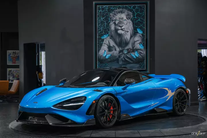 McLaren 765LT painted in Ludus Blue