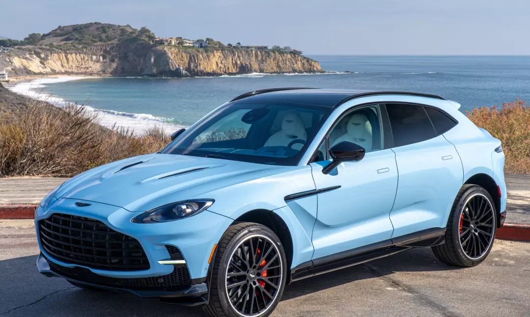 Frosted Glass Blue - Aston Martin DBX 707