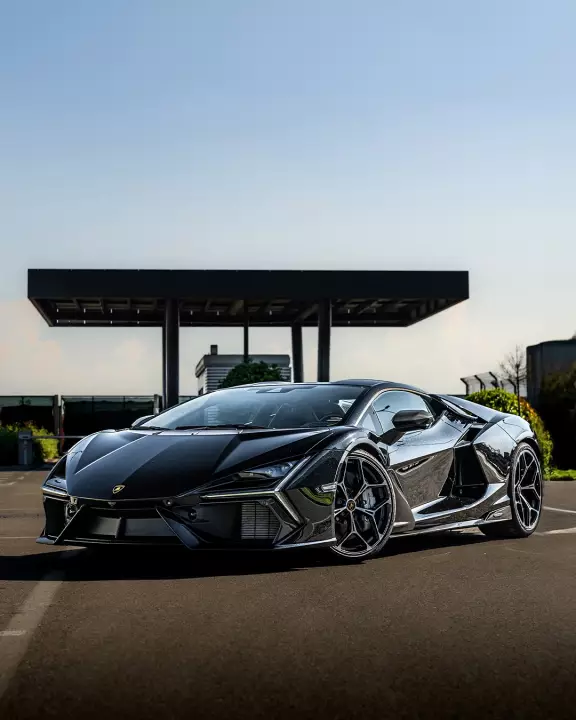 Lamborghini Revuelto painted in Nero Aldebaran Diamantato