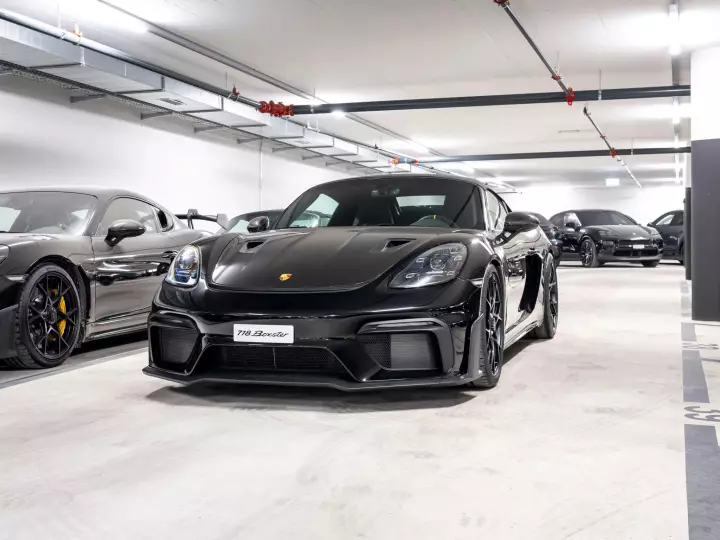 Porsche 718 Spyder RS (982) painted in Black
