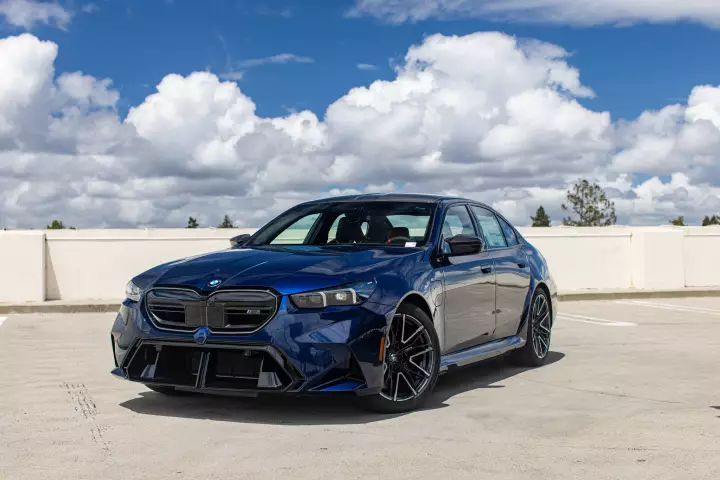 BMW M5 (G90) painted in Mauritius Blue