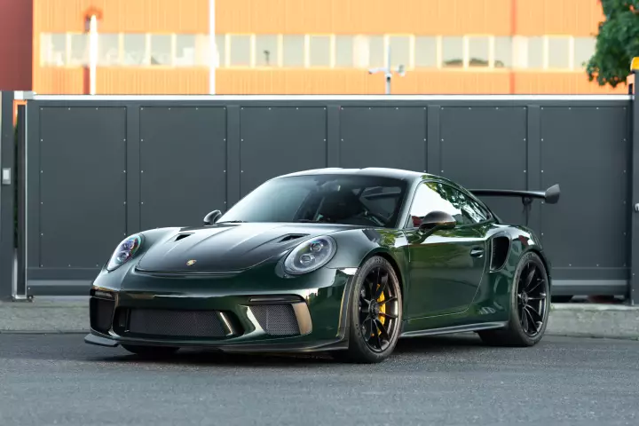 Porsche 911 GT3 RS (991.2) painted in Brewster Green