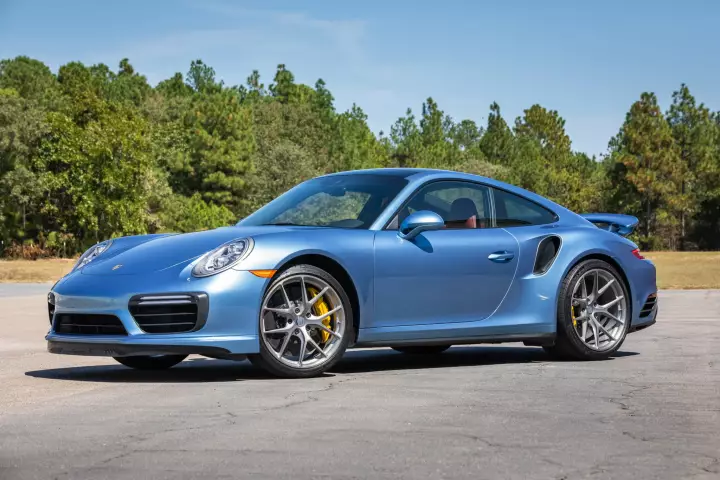 Porsche 911 Turbo S (991.2) painted in Azzurro California