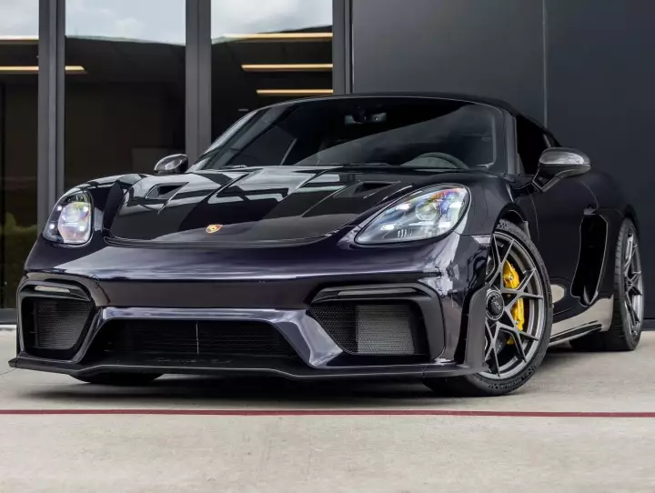 Porsche 718 Spyder RS (982) painted in Viola Metallic