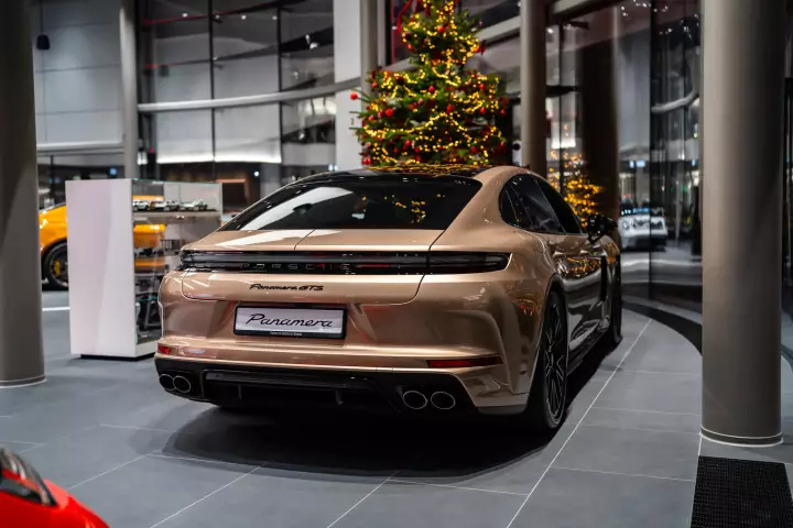 Porsche Panamera (972) painted in Gold Bronze Metallic