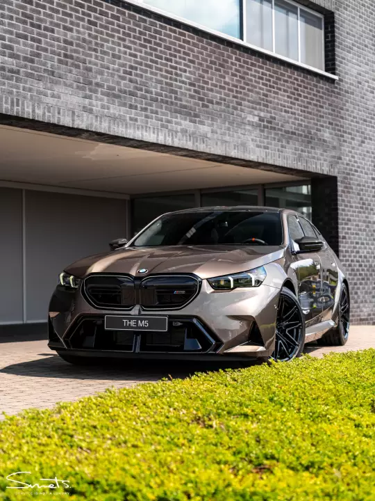 BMW M5 (G90) painted in Sepang Bronze