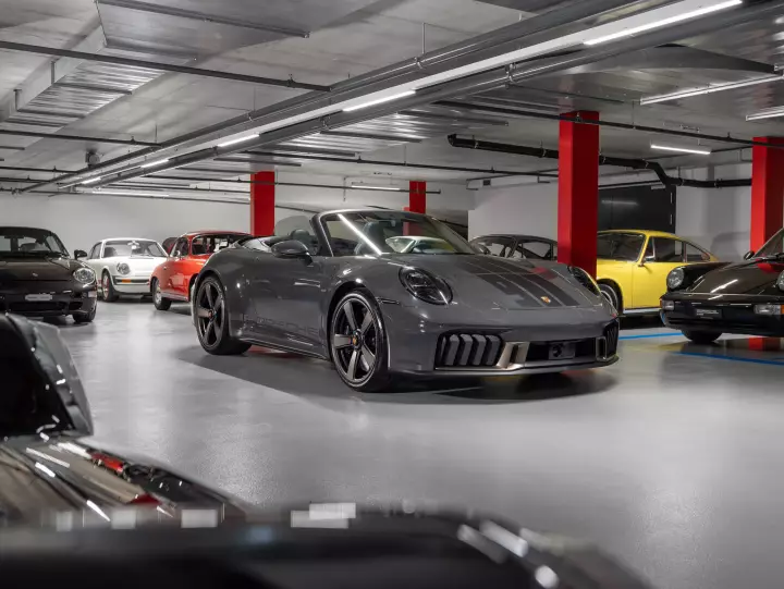 Porsche 911 Spirit 70 (992.2) painted in Graphite Grey