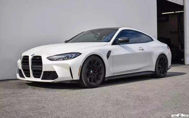 BMW M4 (G82) painted in Frozen Brilliant White