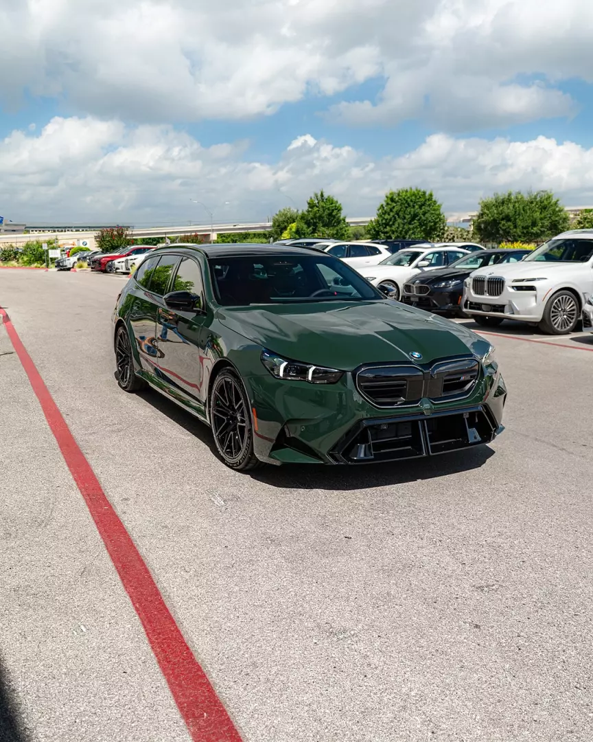 BMW M5 Touring (G99) painted in Brewster Green