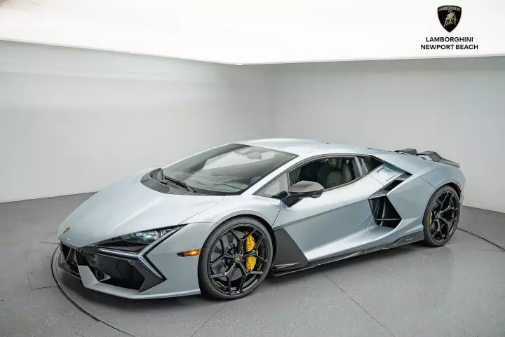 Lamborghini Revuelto painted in Azzurro Thetys