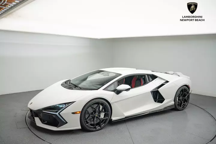 Lamborghini Revuelto painted in Bianco Monocerus