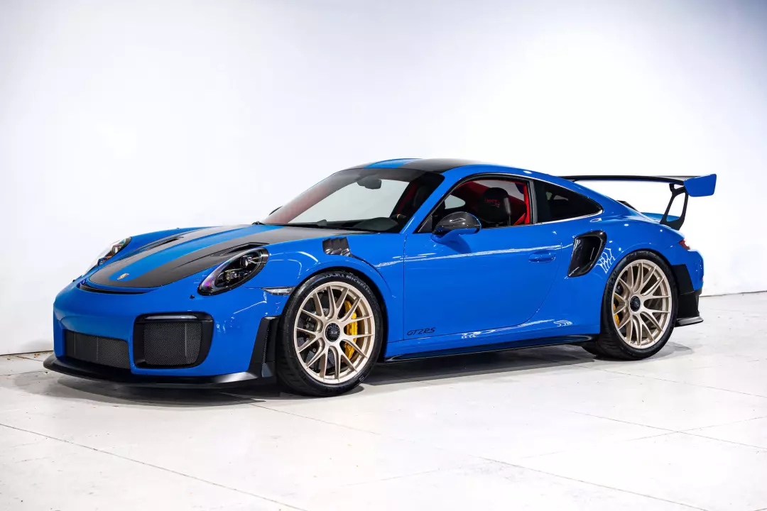 Porsche 911 GT2 RS (991) painted in Voodoo Blue