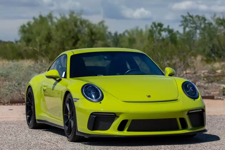 Porsche 911 GT3 Touring (991.2) painted in Linden Green