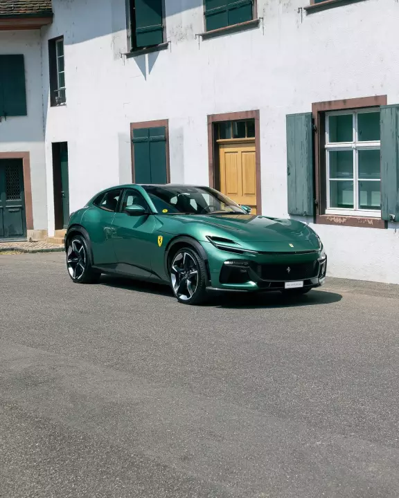 Ferrari Purosangue painted in Verde Medio