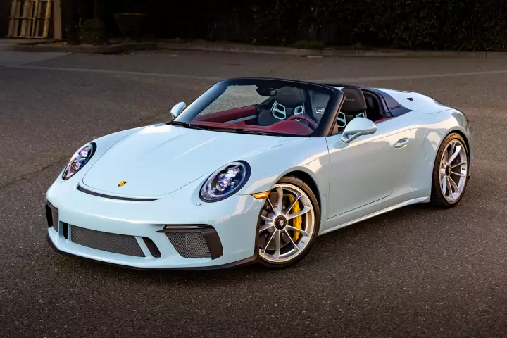 Porsche 911 Speedster (991) painted in Meissen Blue