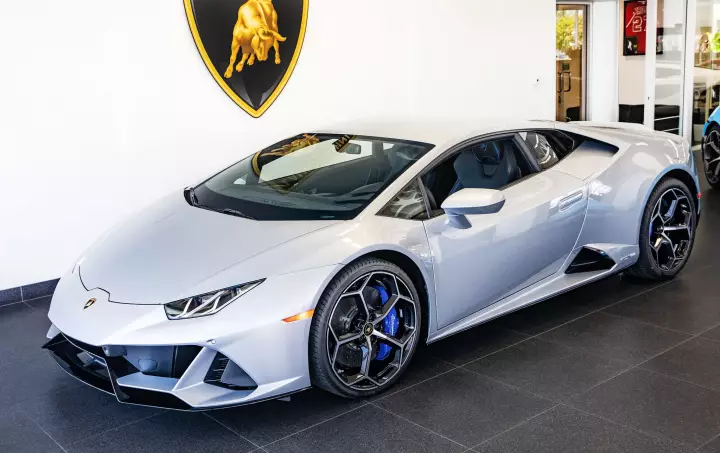 Lamborghini Huracán EVO (LP640-4) painted in Grigio Nimbus
