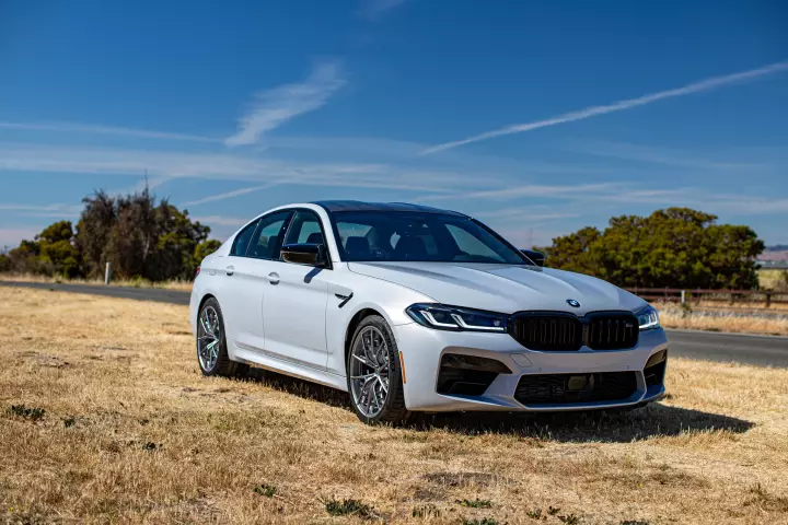 BMW M5 (F90) painted in Hockenheim Silver