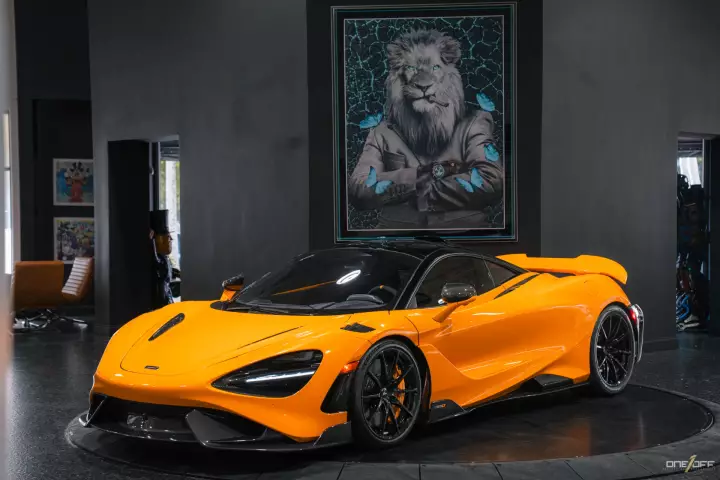 McLaren 765LT painted in Papaya Spark