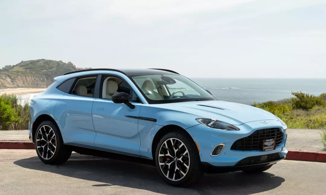Frosted Glass Blue - Aston Martin DBX