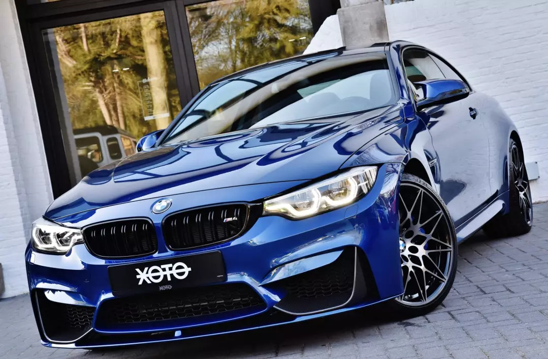 Avus Blue - BMW M4 (F82)