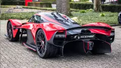 achterzijde-aston-martin-valkyrie-rood-nederland