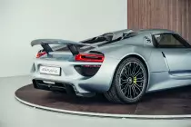 liquid-metal-chrome-blue-porsche-918-spyder-bd08