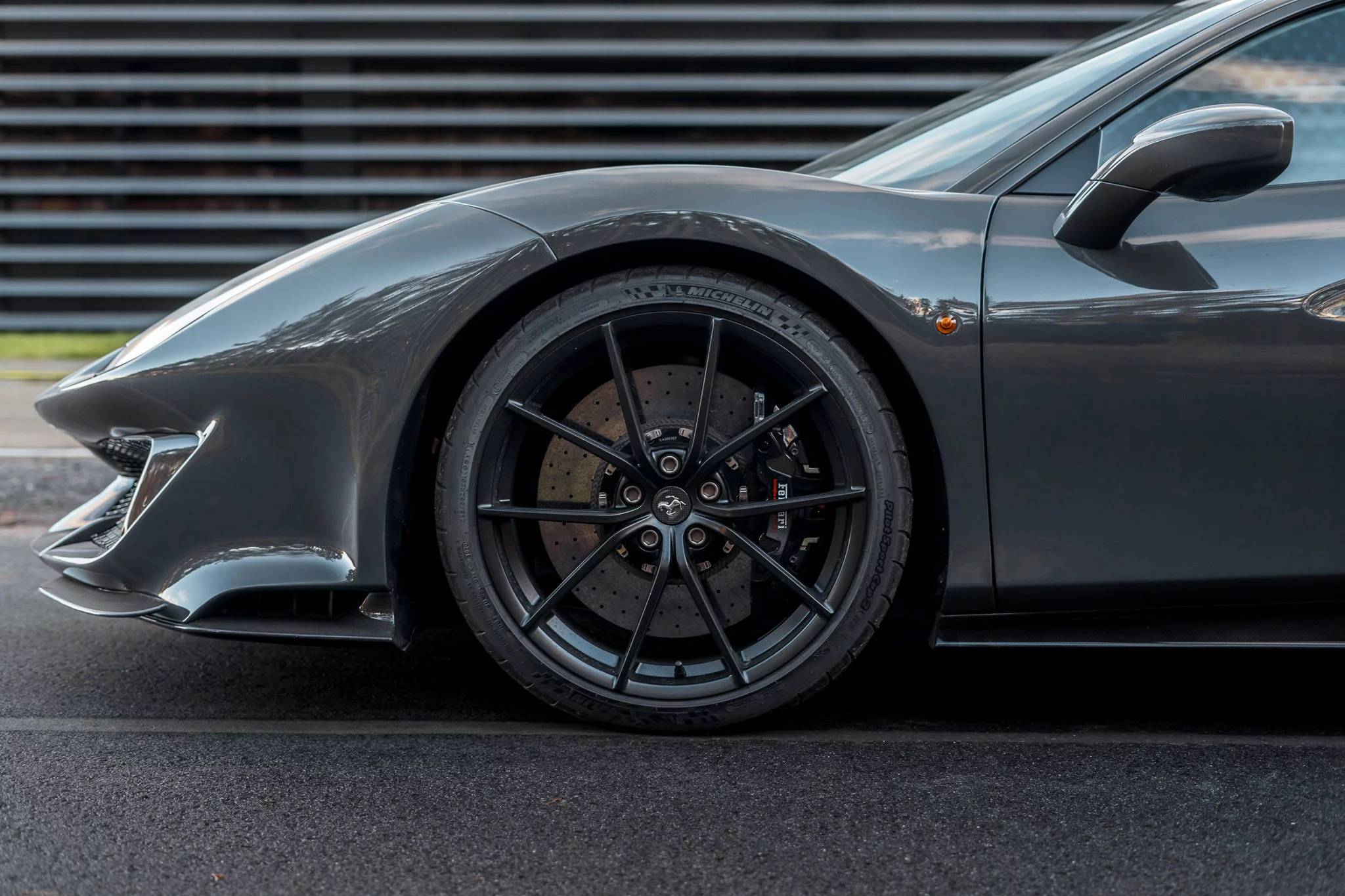 Grigio Scuro Ferrari 488