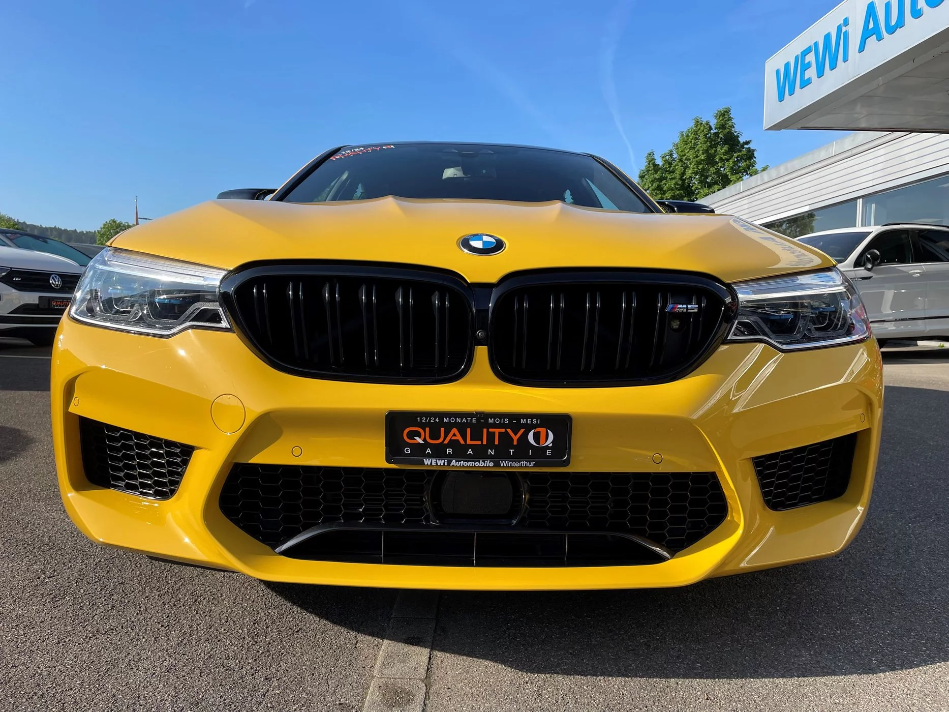 Speed Yellow BMW M5