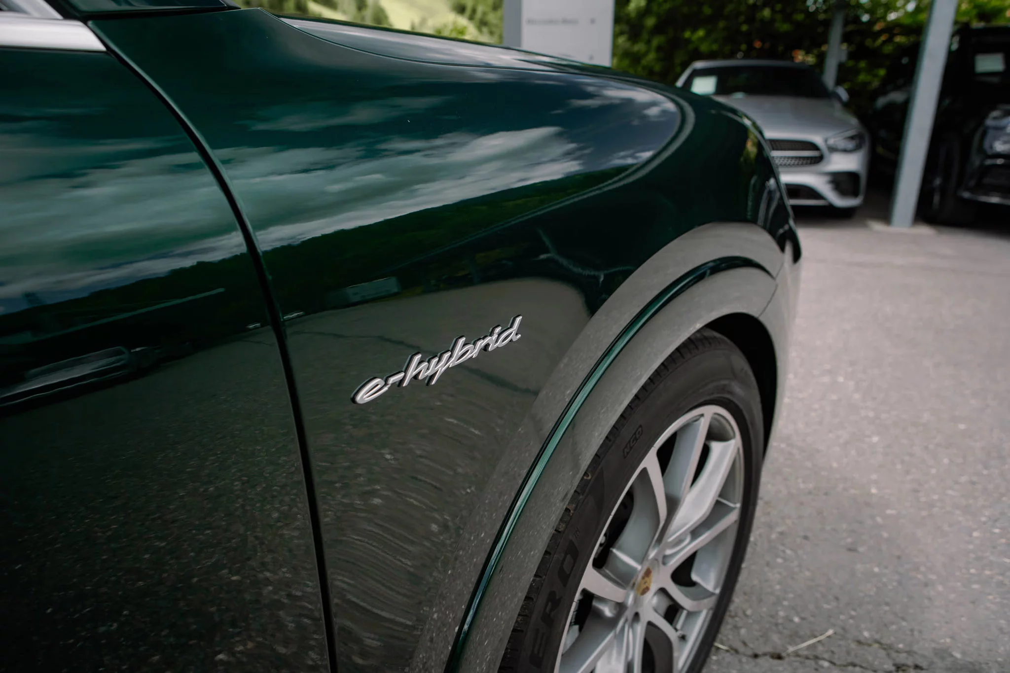Jet Green Metallic Porsche Cayenne