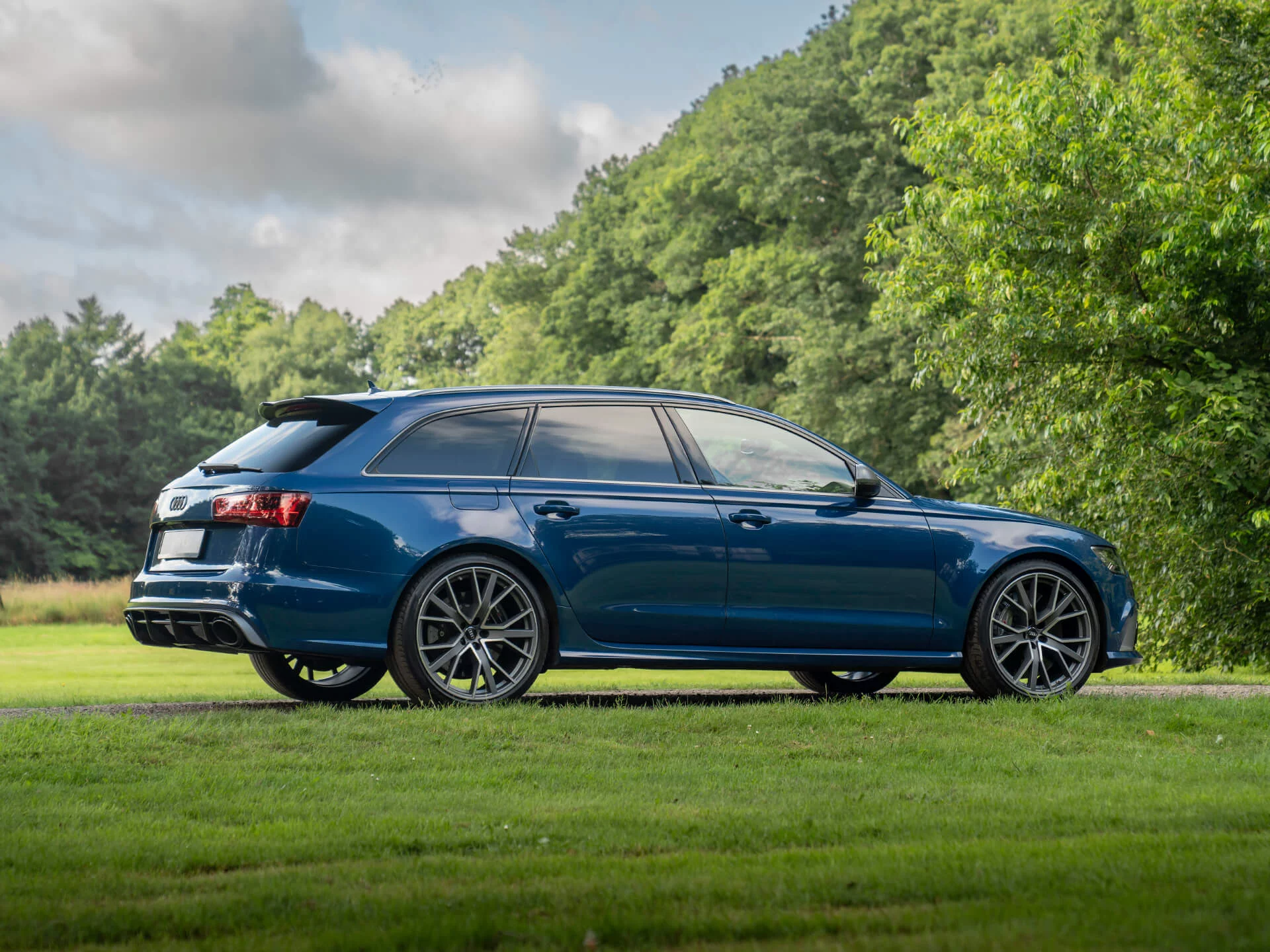 Ascari Blue Audi RS6 Avant