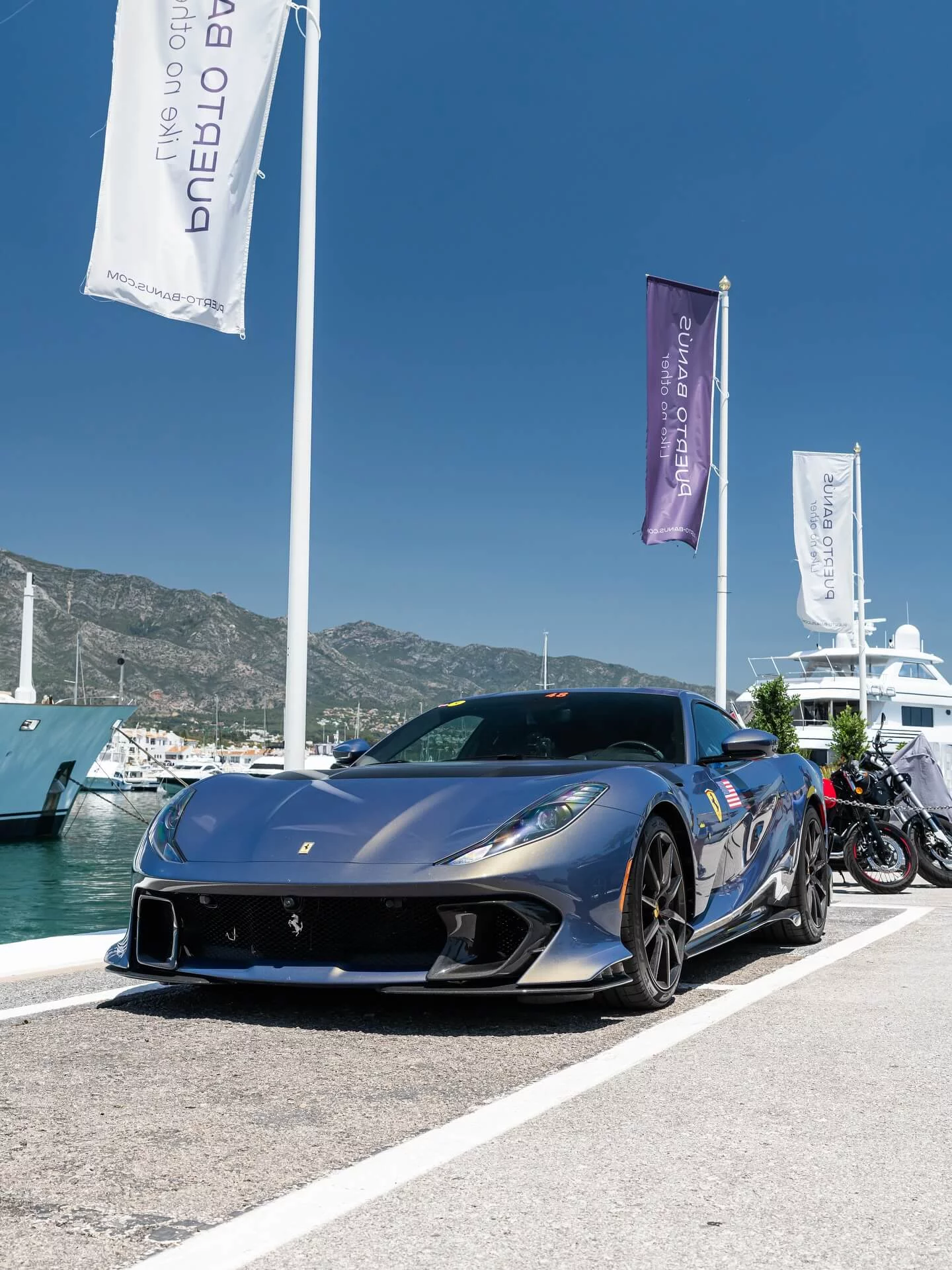Blu Elder Ferrari 812