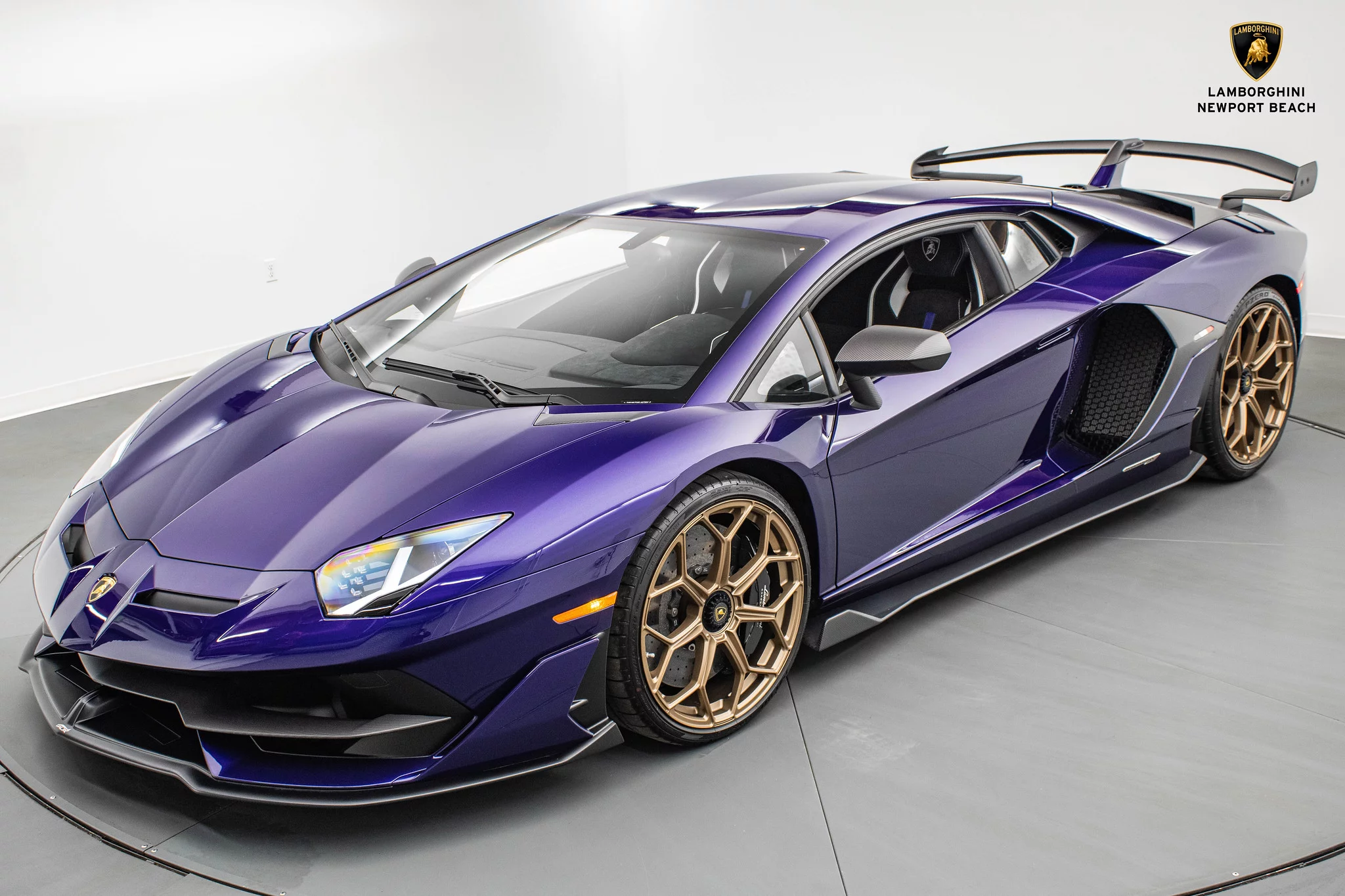 Viola Aletheia Lamborghini Aventador