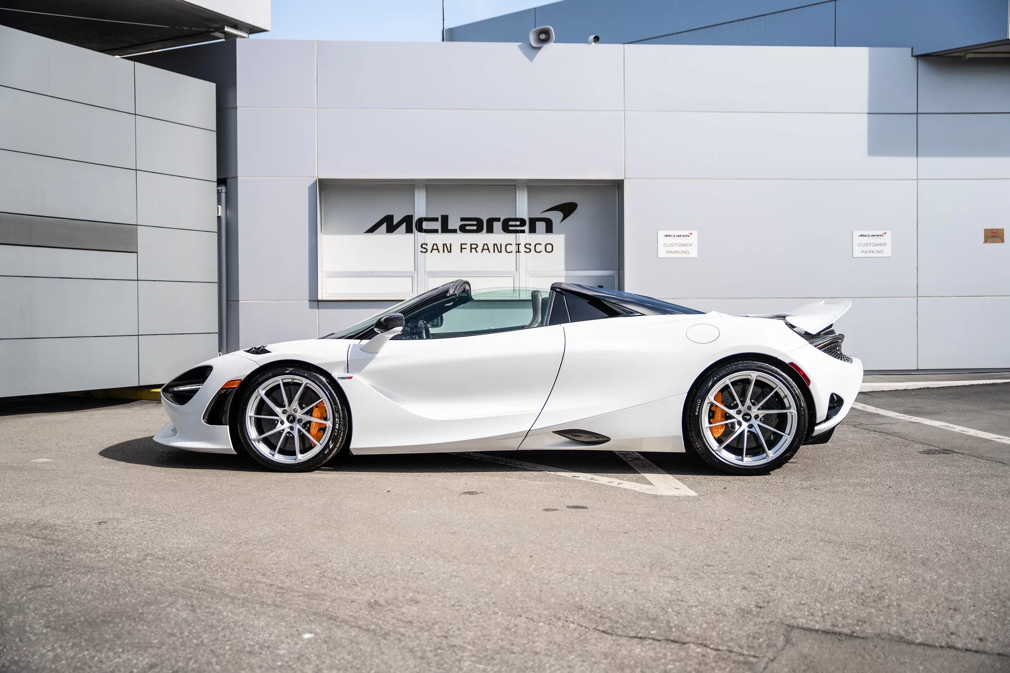 Silica White McLaren 750S