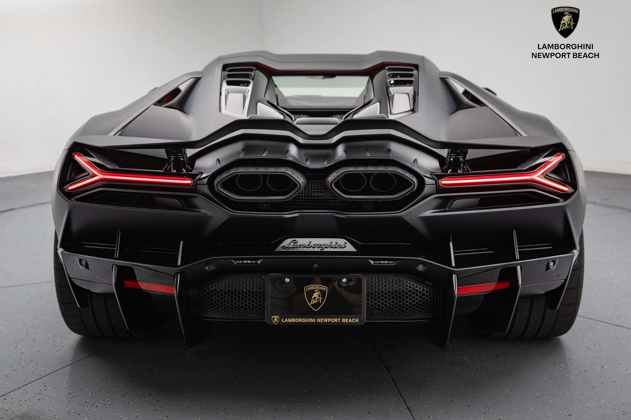 Nero Nemesis Lamborghini Revuelto