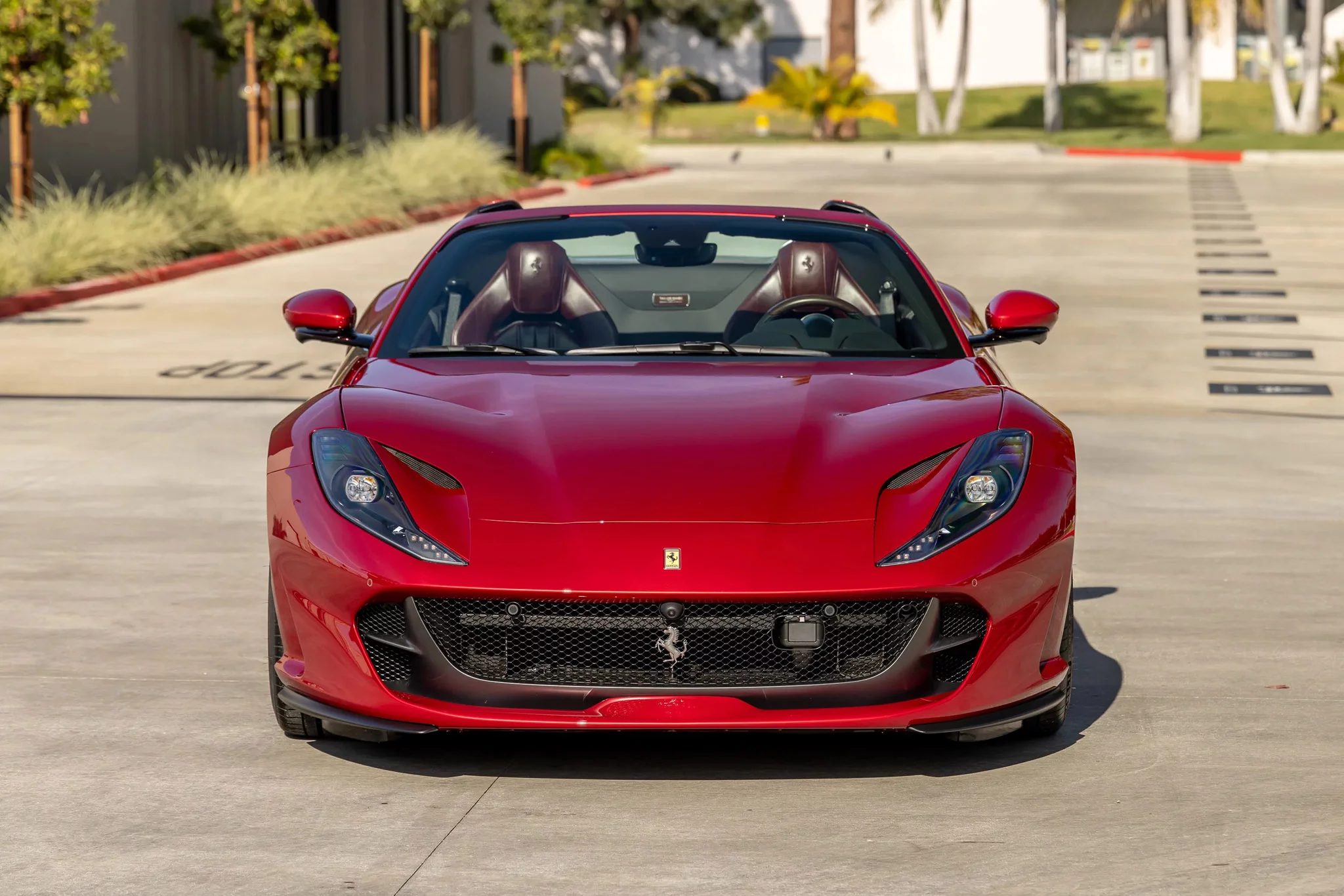 Rosso Coburn Ferrari 812