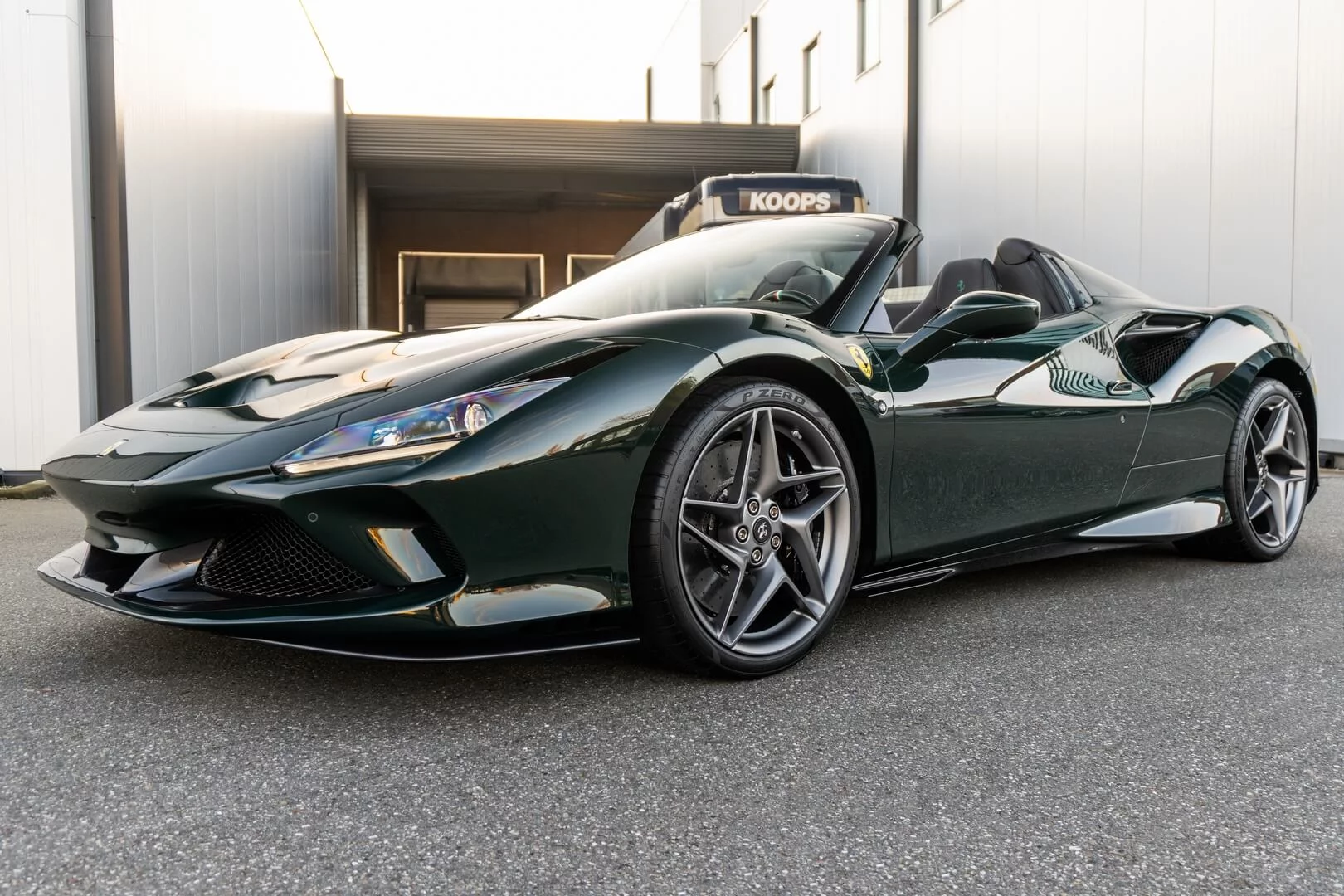 Verde British Racing Ferrari F8
