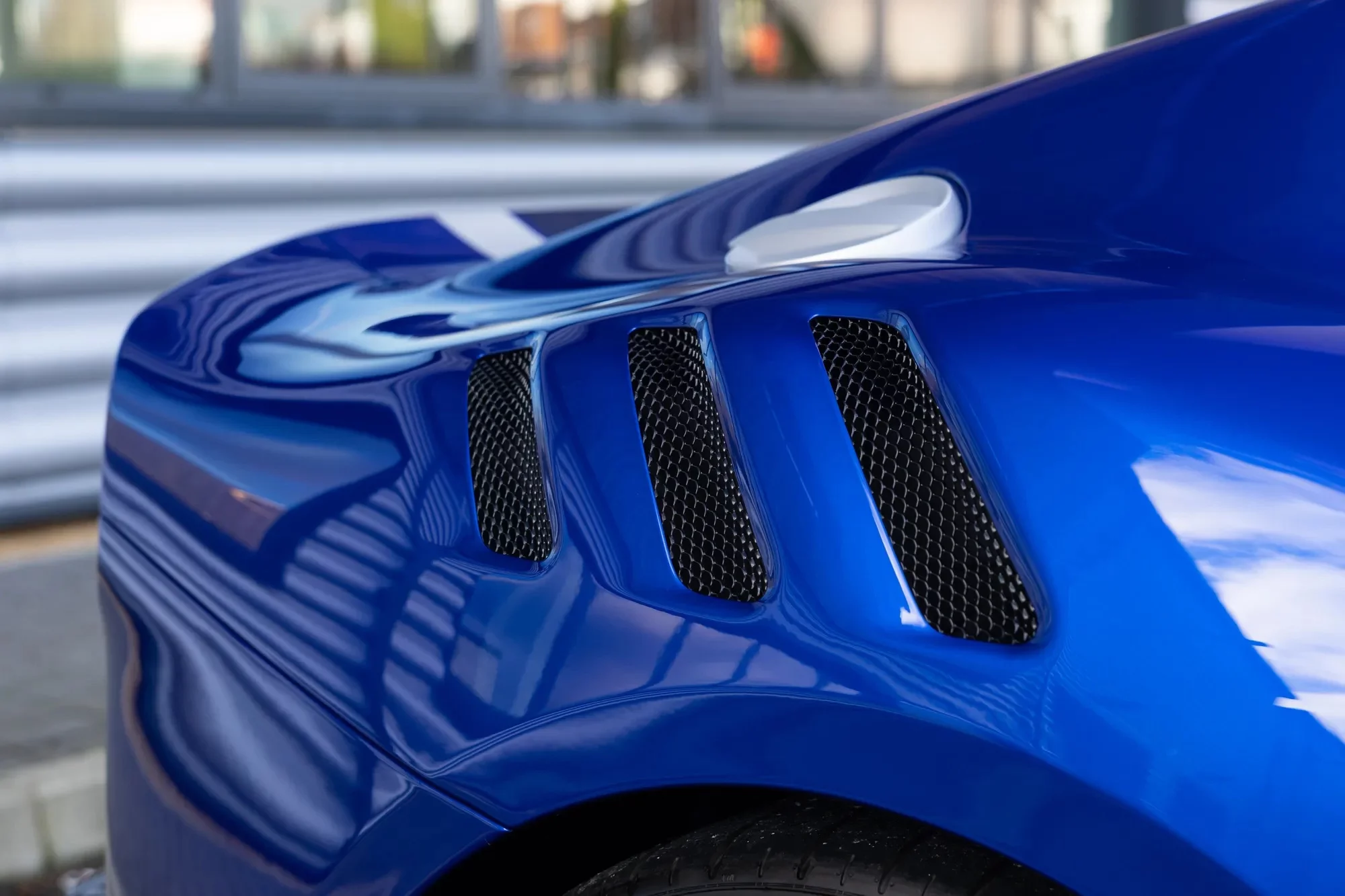 Blu Elettrico Ferrari F12