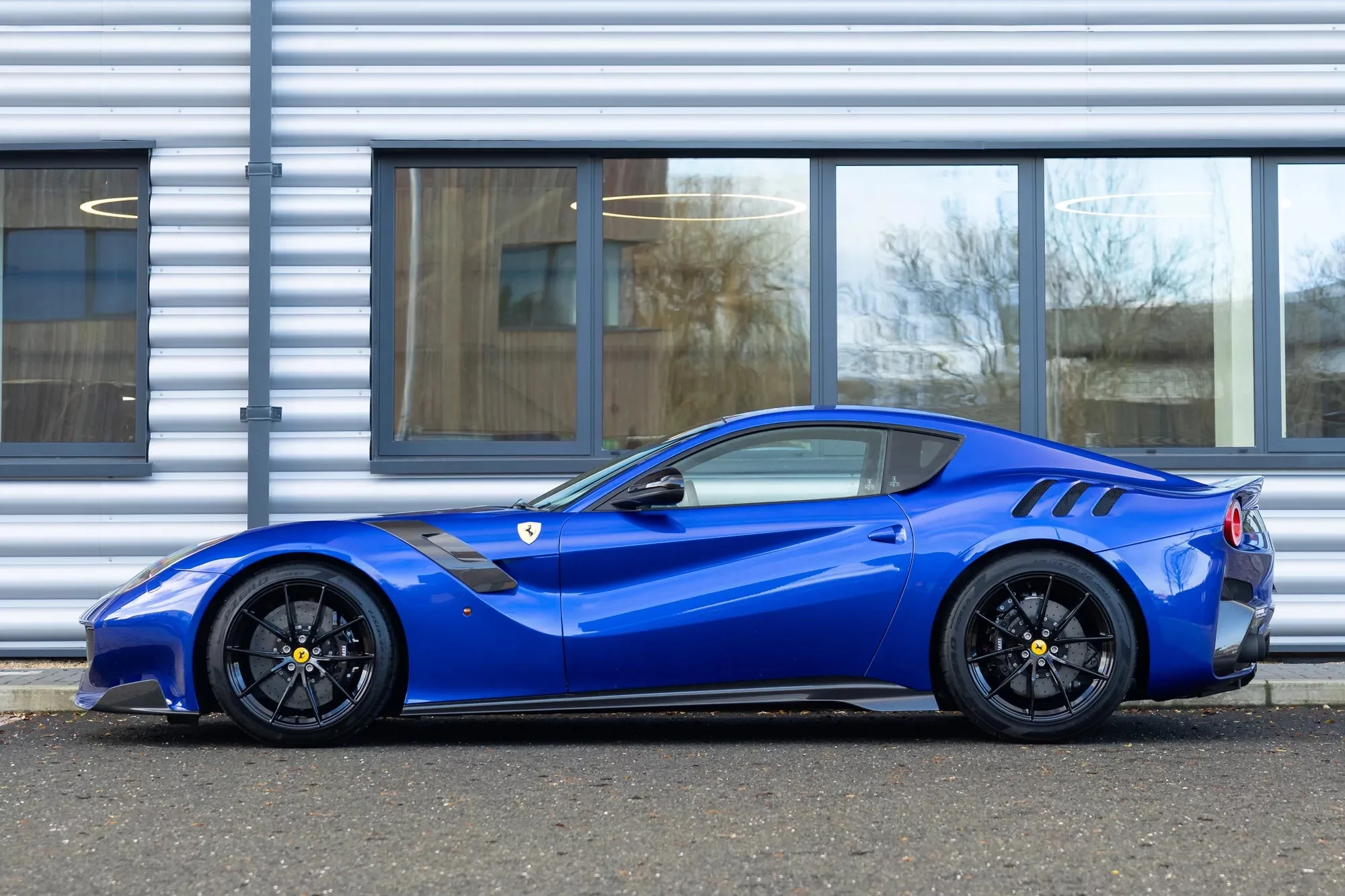 Blu Elettrico Ferrari F12