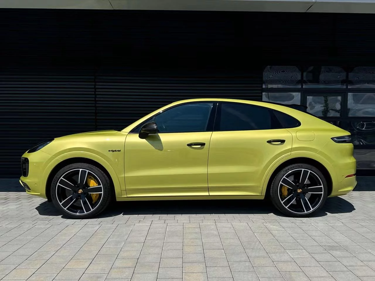 Peridot Metallic Porsche Cayenne