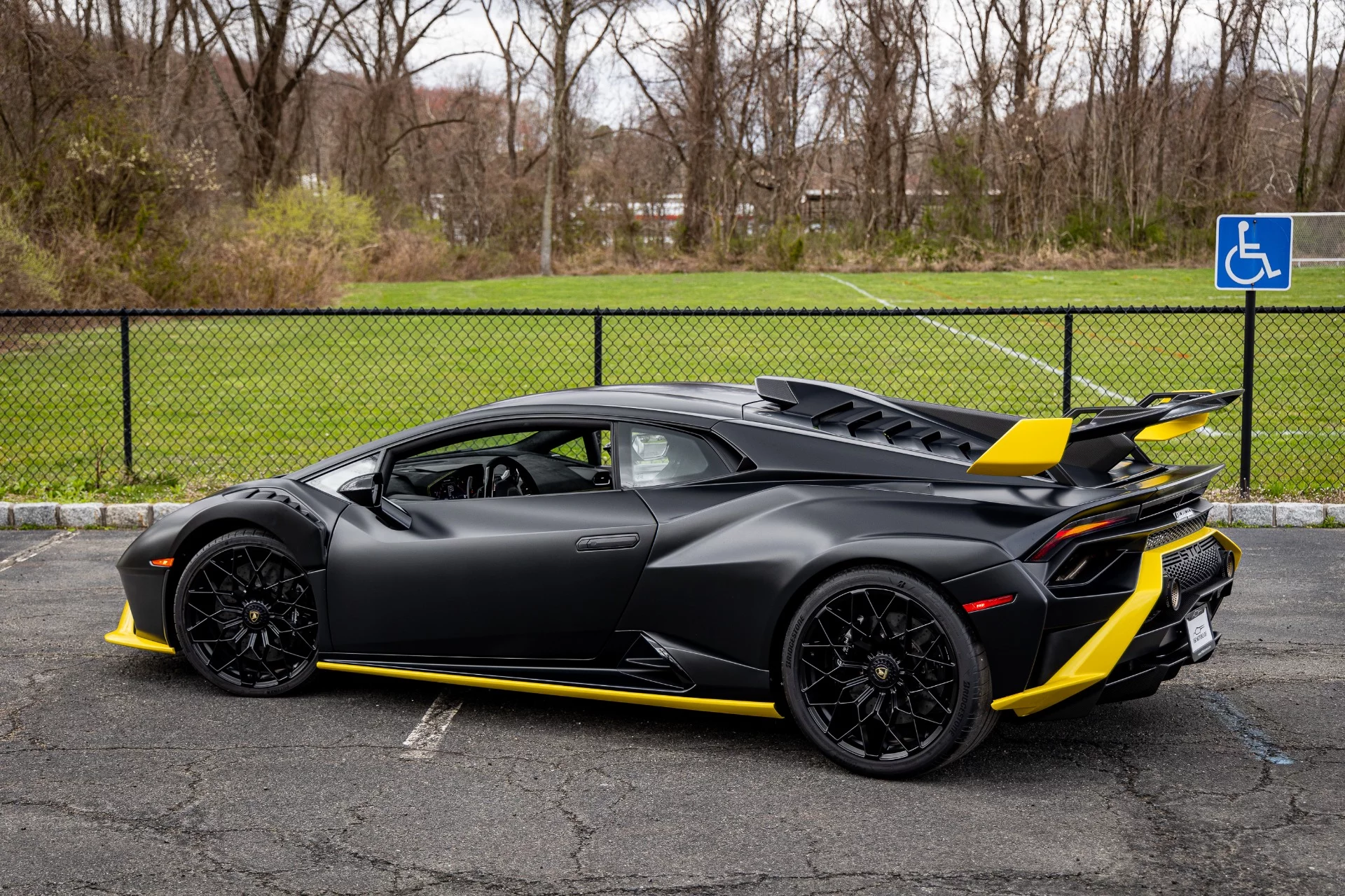 Nero Nemesis / Giallo Belenus - Lamborghini Huracán STO (LP640-2