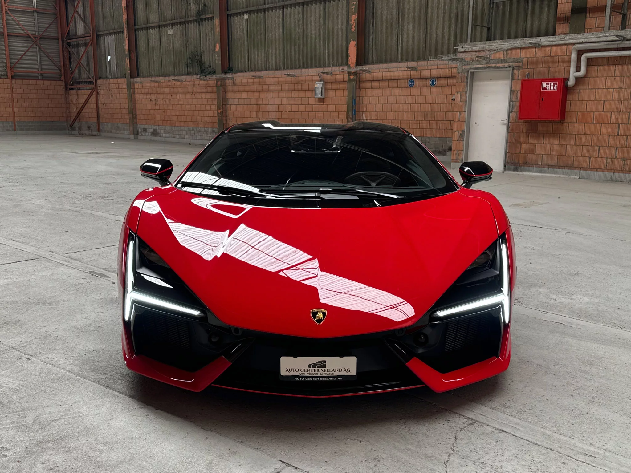 Rosso Mars Lamborghini Revuelto