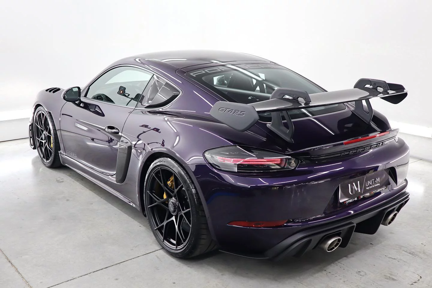 Viola Metallic Porsche Cayman GT4 RS