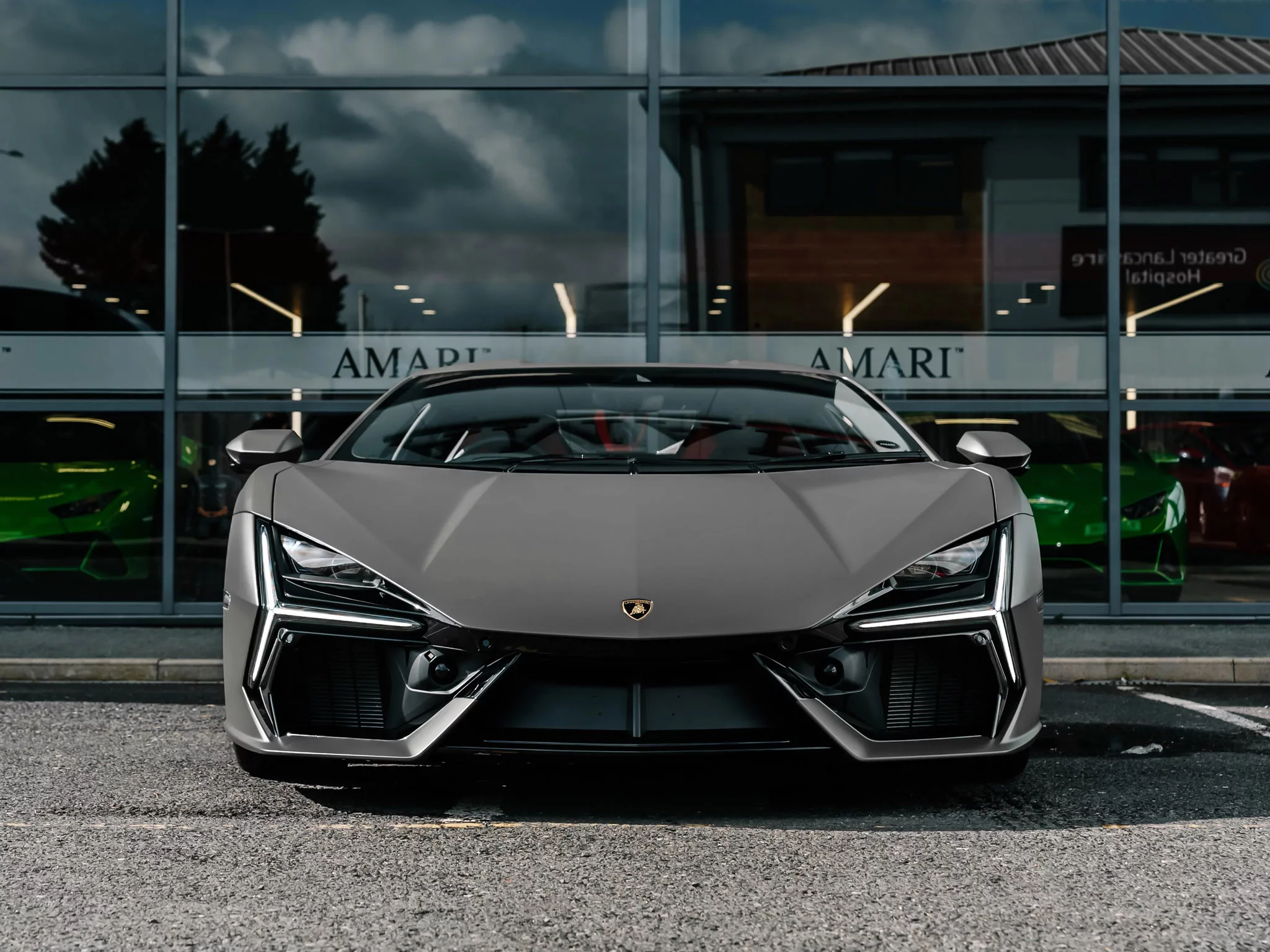 Grigio Vulcano Lamborghini Revuelto