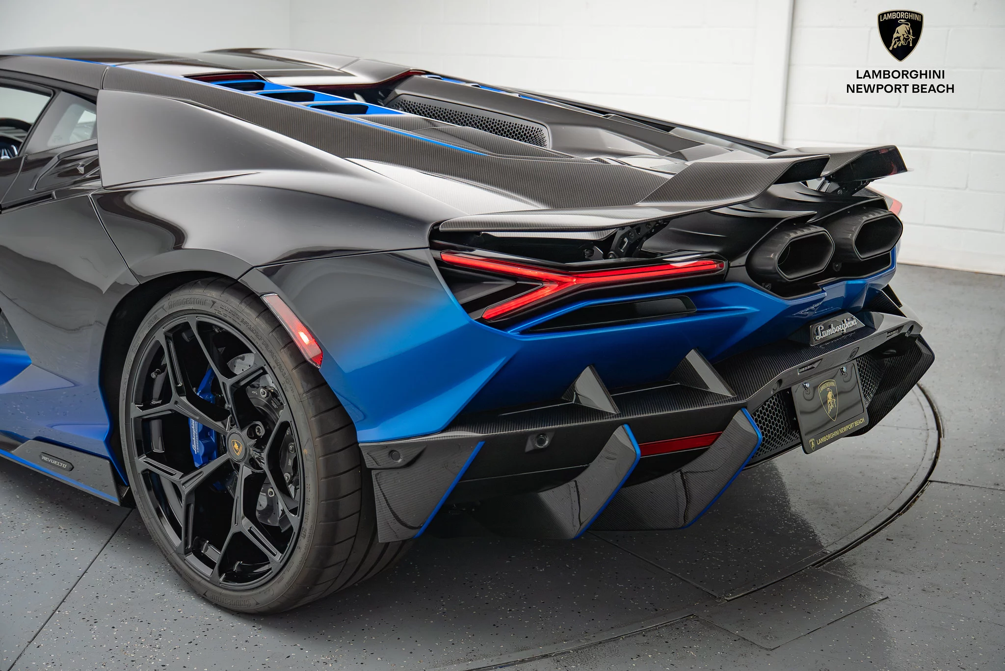 Nero Pegaso Lamborghini Revuelto