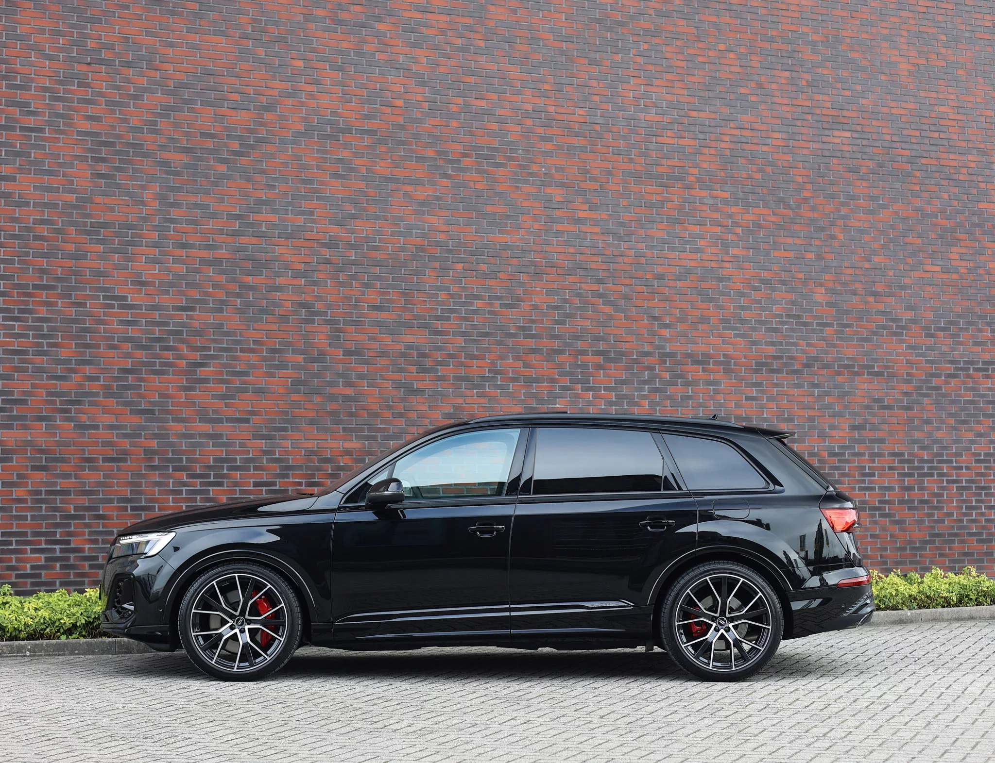 Mythos Black Audi Q7