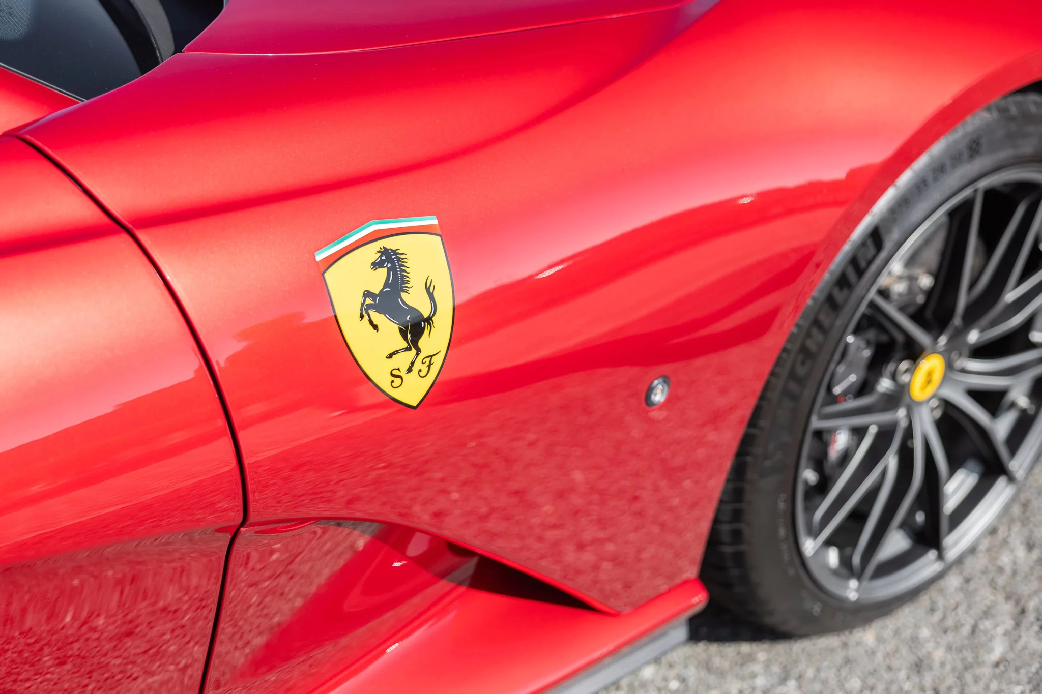 Rosso Coburn Ferrari 812