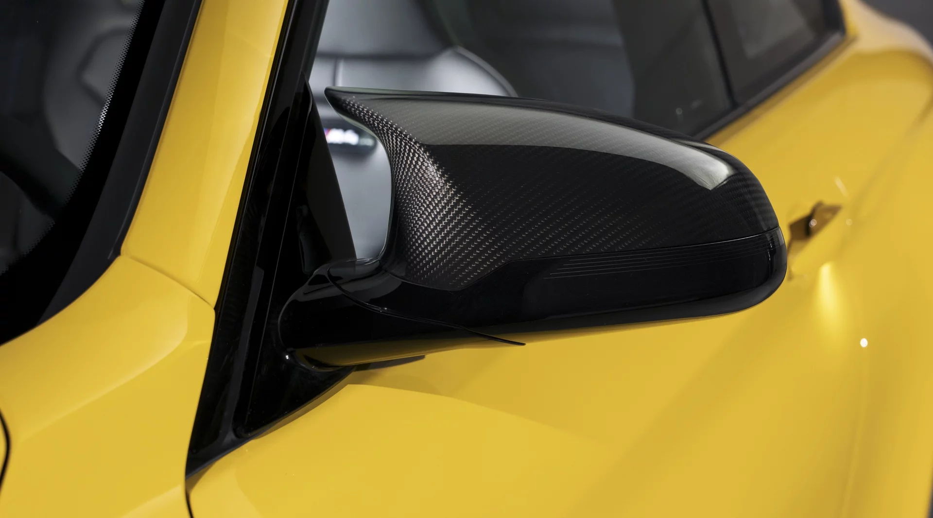 Speed Yellow BMW M4
