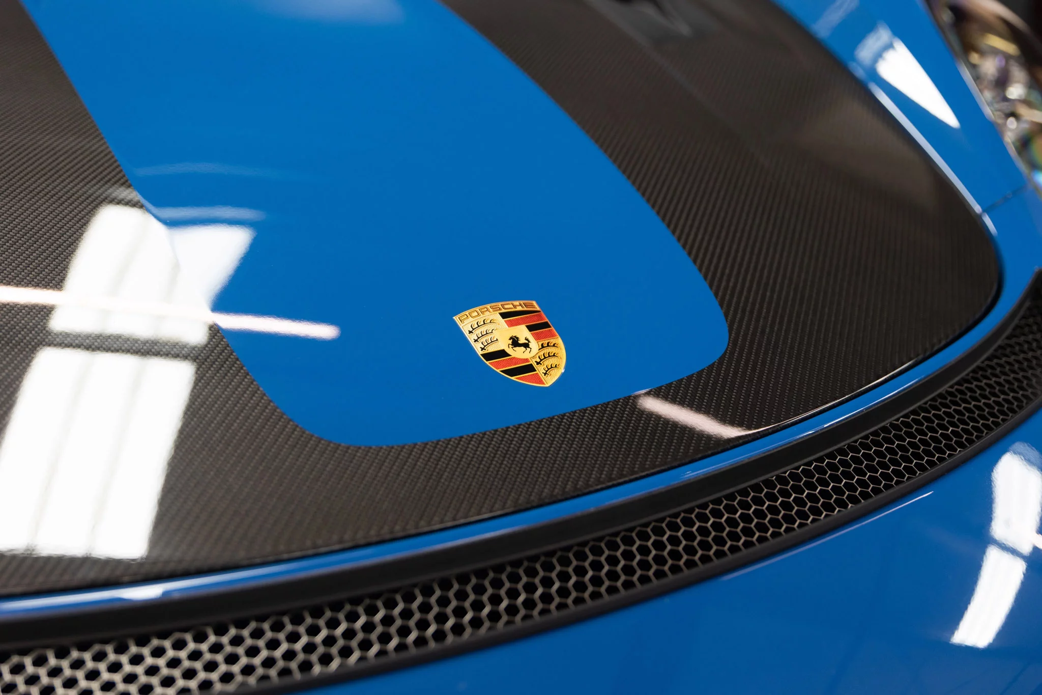 Golf Blue Porsche 718 Spyder RS