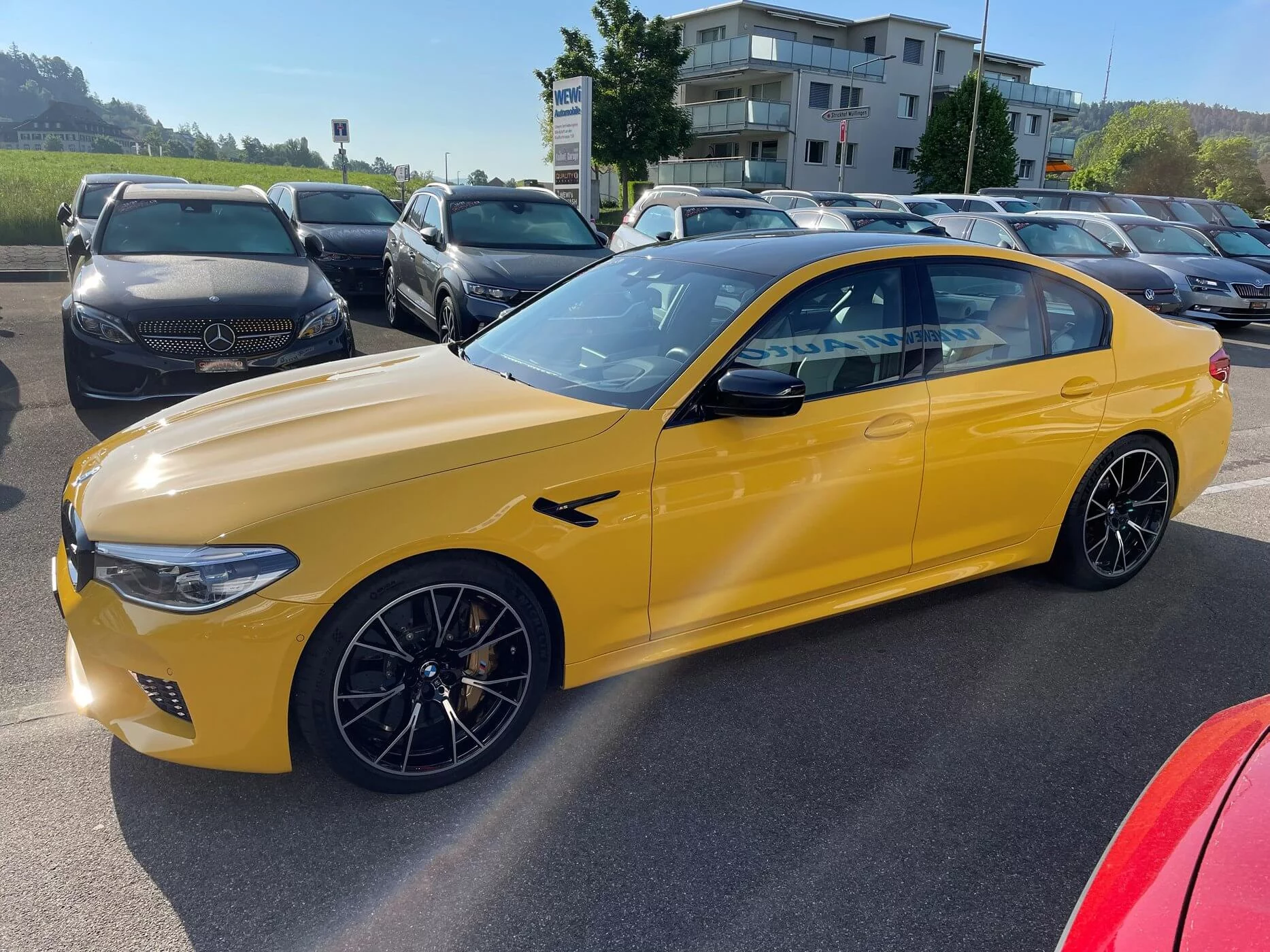 Speed Yellow BMW M5